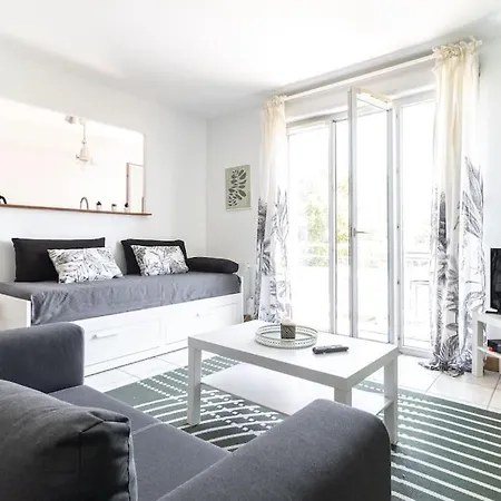 Daire Beautiful With Terrace + Private Parking