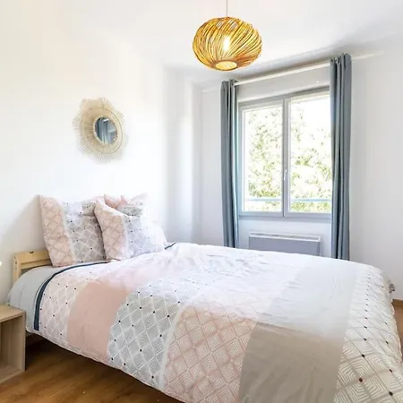 Beautiful With Terrace + Private Parking Apartment