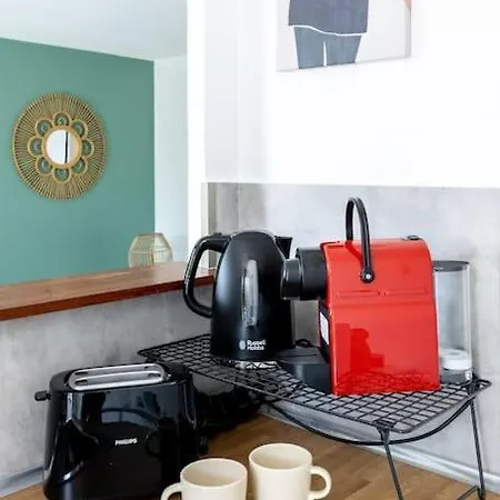 Beautiful With Terrace + Private Parking Apartment *