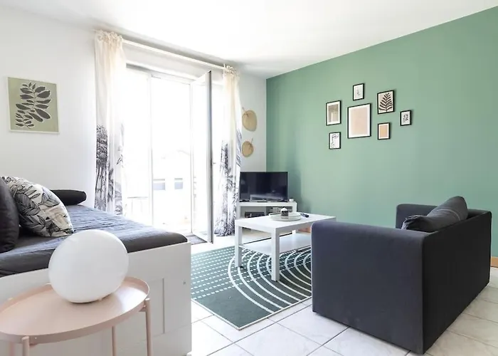 Beautiful With Terrace + Private Parking