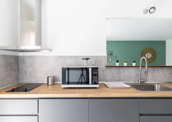 Beautiful With Terrace + Private Parking *