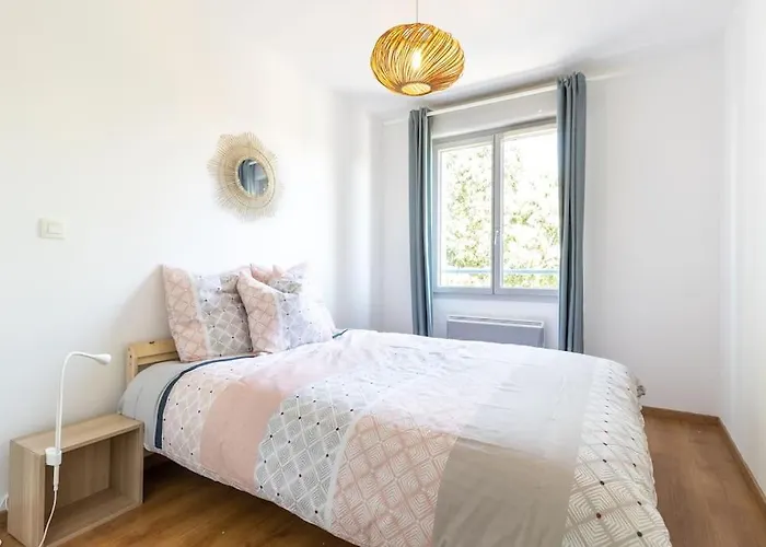 Beautiful With Terrace + Private Parking Appartamento