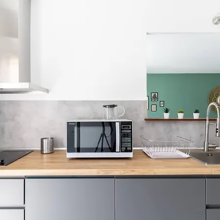 Beautiful With Terrace + Private Parking *